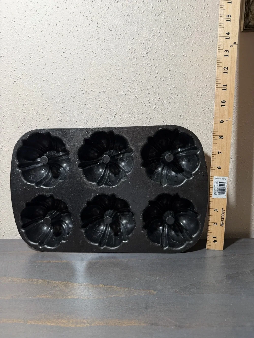Nordic Ware Black 6-Cup Floral Mini Bundt Pan